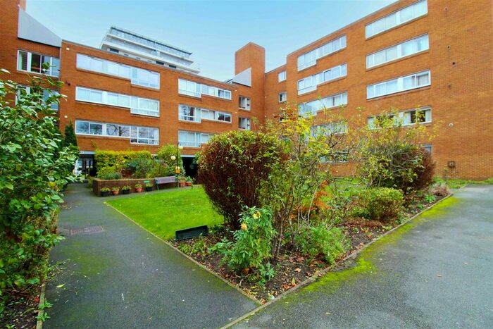 Studio To Rent In Homefield Park, Sutton, SM1