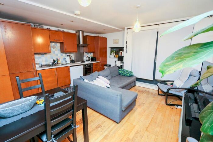 2 Bedroom Maisonette To Rent In Woolford Court, Coldharbour Lane, SE5