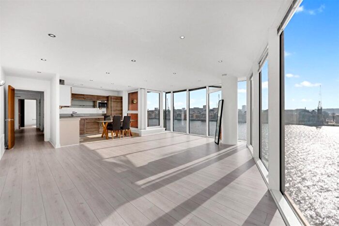 2 Bedroom Flat For Sale In Western Gateway, London, E16