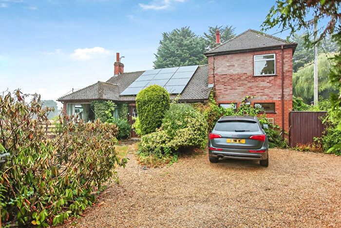 2 Bedroom Detached Bungalow For Sale In Beausale Lane, Warwick, CV35