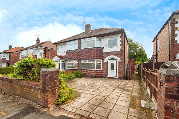 3 Bedroom Semi-Detached House For Sale In Hulme Road, Denton, Manchester, Greater Manchester, M34