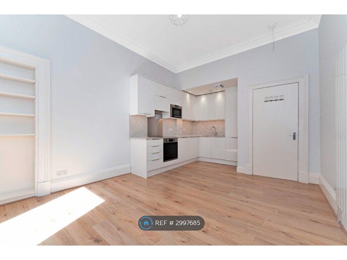 2 Bedroom Flat To Rent In Brunswick Road, Edinburgh, EH7
