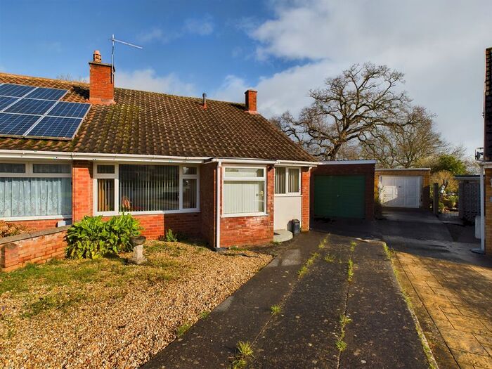 3 Bedroom Semi-Detached Bungalow For Sale In Heathcombe Road, Bridgwater, TA6