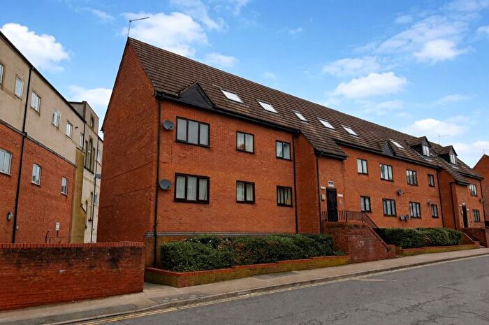 2 Bedroom Flat For Sale In Portland Road, Rushden, NN10