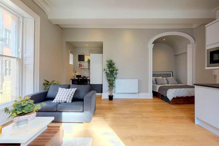 Studio To Rent In Apt, Springfield Mount #, LS2