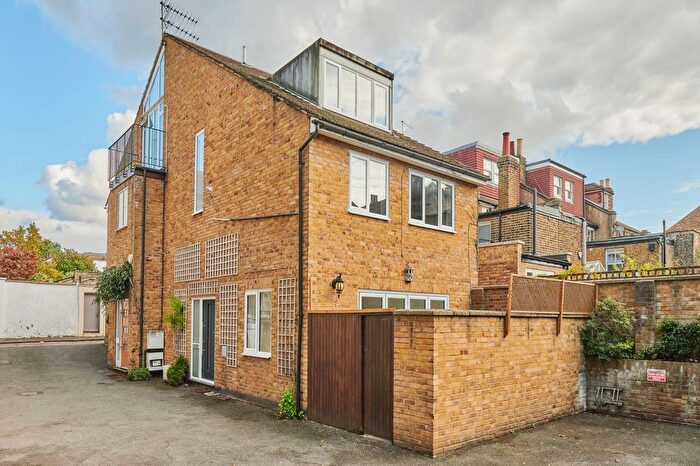 3 Bedroom Terraced House For Sale In Maltings Close, Barnes, SW13