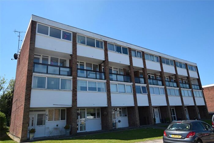 2 Bedroom Flat For Sale In Edgewood Drive, Orpington, BR6