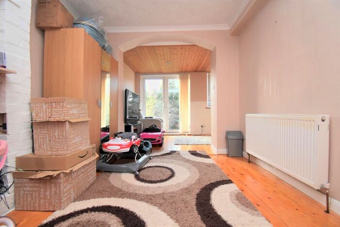 3 Bedroom Semi-Detached House To Rent In Beechcroft Avenue, Bexleyheath, DA7
