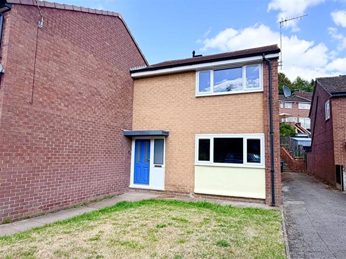 3 Bedroom Town House For Sale In Hencroft, Leek, ST13