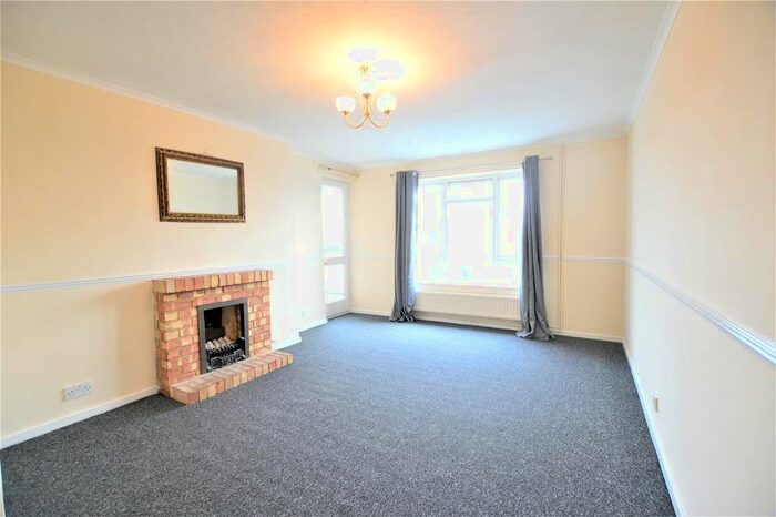 2 Bedroom Flat To Rent In Maryside, Langley, Slough, SL3