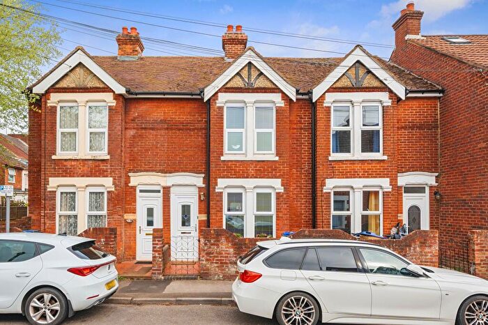 3 Bedroom Terraced House For Sale In York Road, Salisbury, SP2