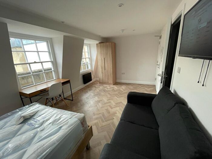2 Bedroom Flat To Rent In Henry Street, Bath, BA1
