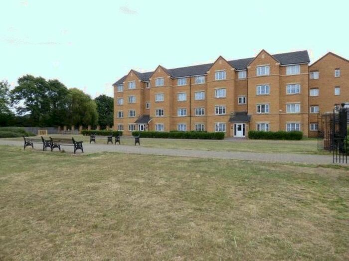 2 Bedroom Flat To Rent In Henley Road, Bedford, MK40