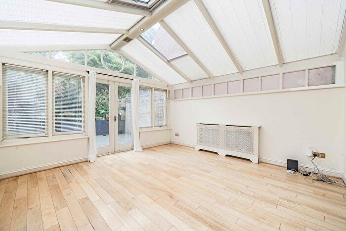 6 Bedroom Semi-Detached House For Sale In Alexandra Park Road, London, N22