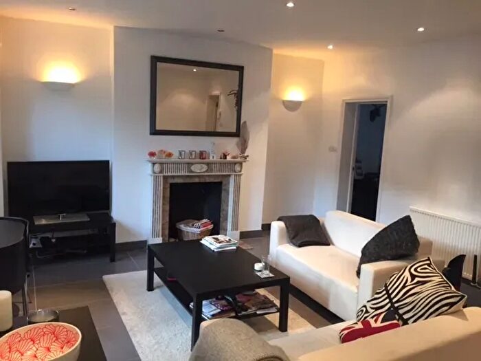 1 Bedroom Flat To Rent In South Lambeth Road, Stockwell, SW8