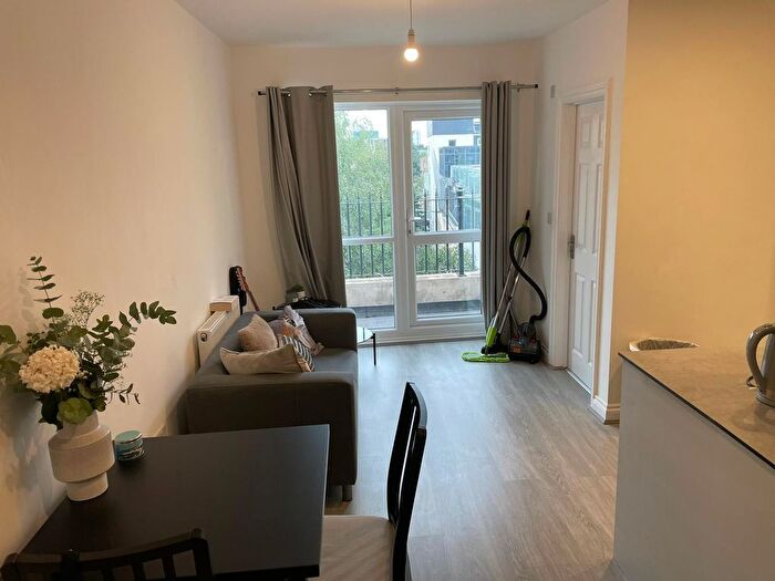 1 Bedroom Flat To Rent In Commercial Road, London, E1