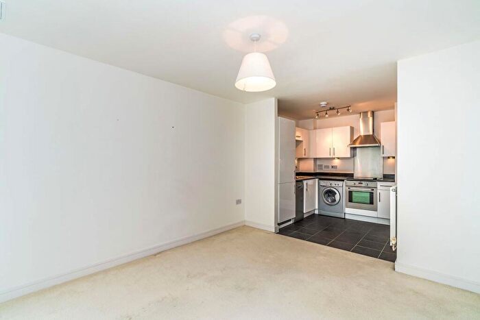 2 Bedroom Apartment To Rent In Sapphire Court, Ocean Village, SO14