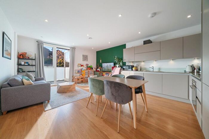 2 Bedroom Flat For Sale In Oldridge Road, Balham, London, SW12