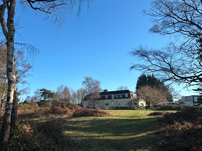 2 Bedroom Flat For Sale In Hurn Road, Ringwood, BH24