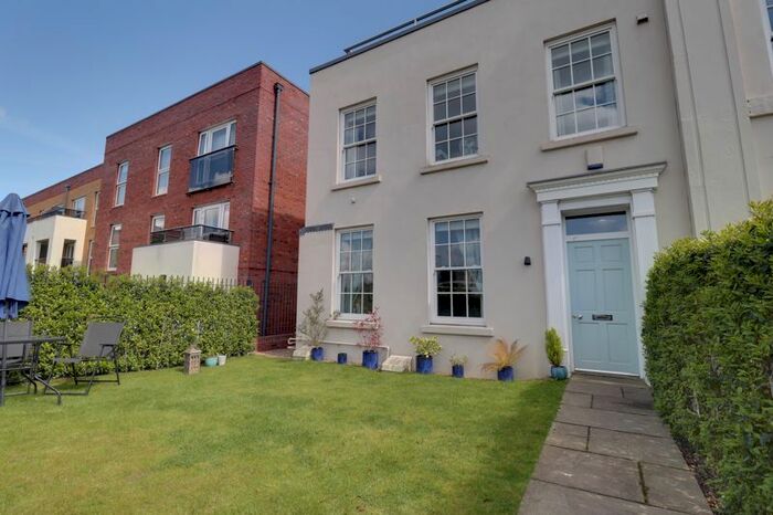 2 Bedroom Flat To Rent In Green Hall, Lichfield Road, Stafford, ST17