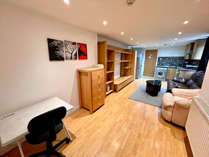 1 Bedroom Flat To Rent In Clive Street, Cardiff, CF11