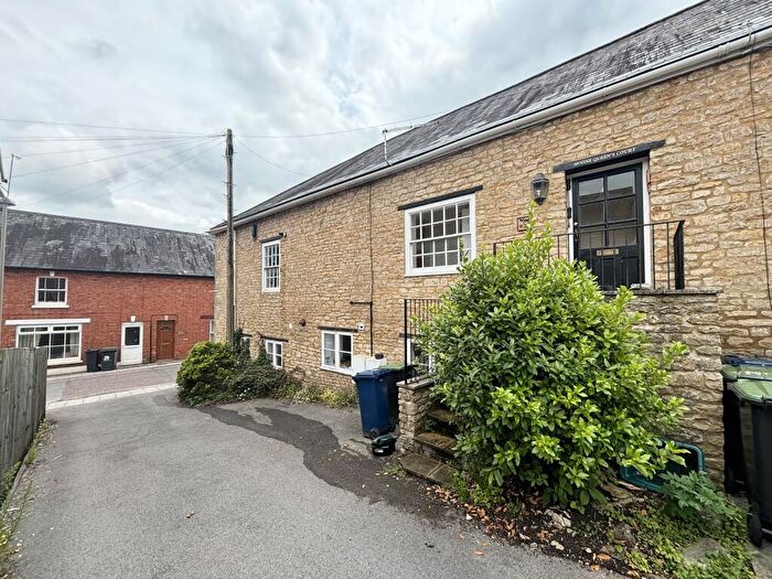 3 Bedroom Maisonette To Rent In Queens Court, Queen Street, Gillingham, SP8