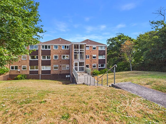 2 Bedroom Flat For Sale In Langstone Close, Torquay, TQ1