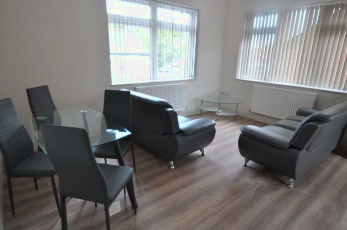 2 Bedroom Apartment To Rent In Main Street, Hull, North Humberside, HU10
