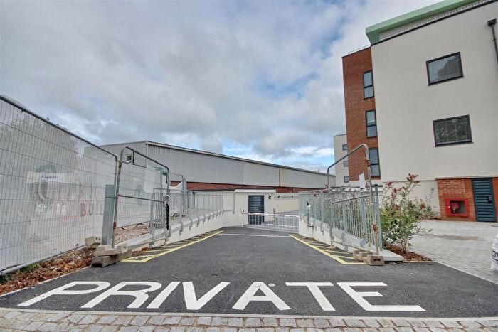 2 Bedroom Flat For Sale In Mumby Road, Gosport, PO12