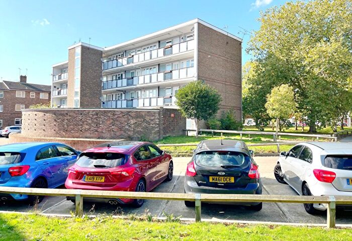 1 Bedroom Apartment For Sale In The Knares, Lee Chapel South, Basildon, Essex, SS16