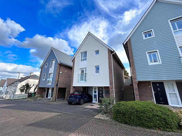 4 Bedroom Detached House For Sale In Peacocke Way, Rye, TN31