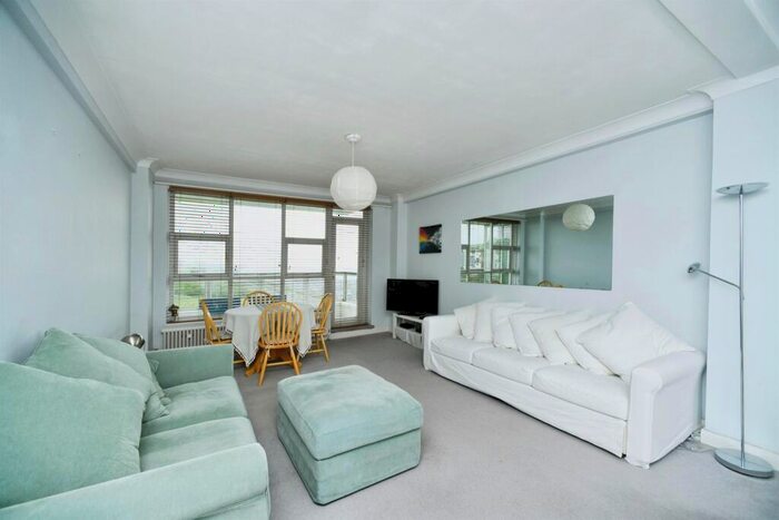 1 Bedroom Apartment To Rent In Marine Drive, Brighton, BN2