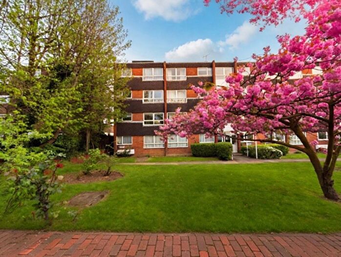 2 Bedroom Property To Rent In Chase Side, London, N14