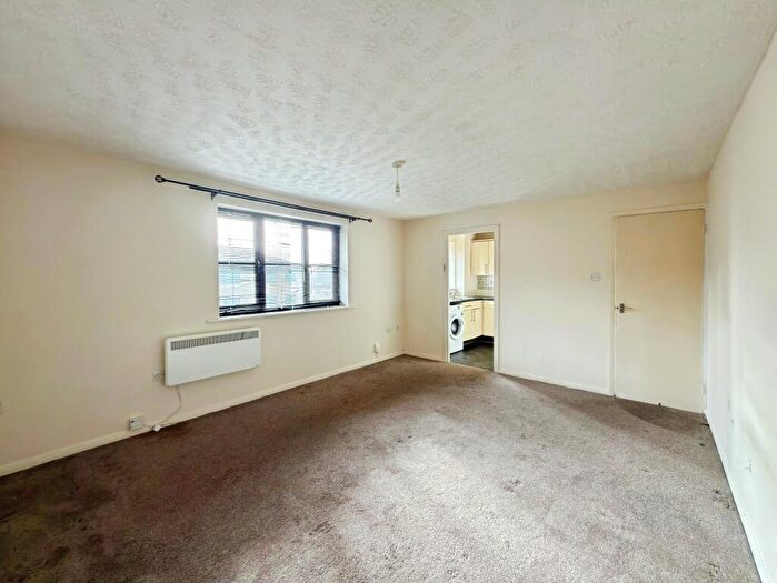 1 Bedroom Flat To Rent In Conway Gardens, Grays, RM17