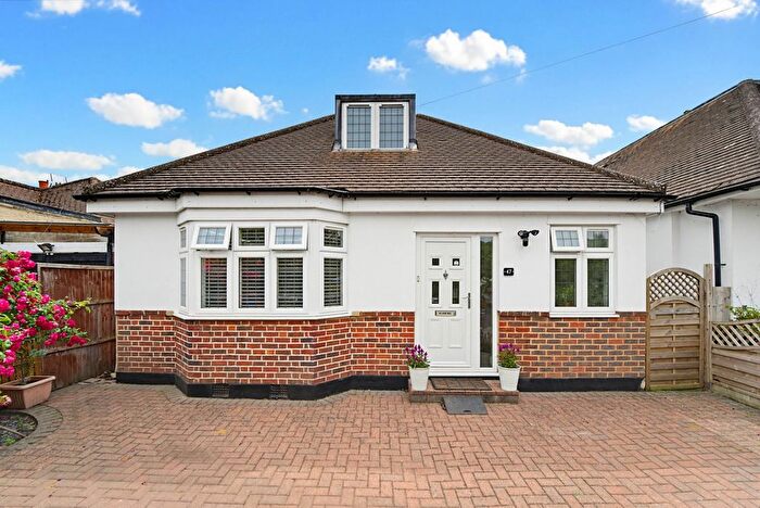 4 Bedroom Detached House For Sale In Woodlands Avenue, West Byfleet, KT14