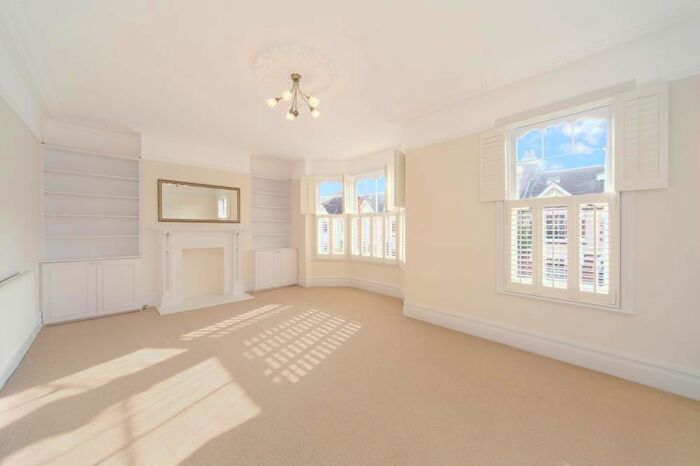 3 Bedroom Maisonette To Rent In Harbord Street, London, SW6