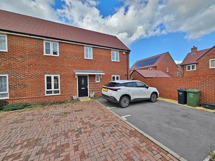 3 Bedroom Semi-Detached House For Sale In Gleneagles Road, Botley, SO32