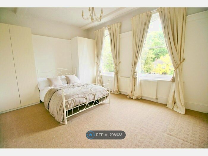 2 Bedroom Flat To Rent In Shortlands Grove, Bromley, BR2