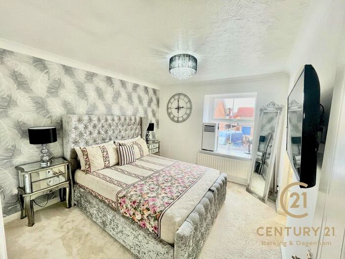 3 Bedroom Semi-Detached House To Rent In Long Grove, Harold Wood, Romford, RM3