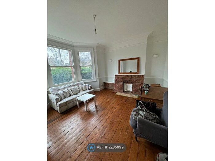 4 Bedroom Flat To Rent In New Cross Road, London, SE14