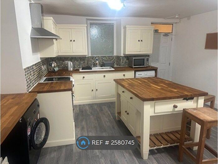 2 Bedroom Flat To Rent In Stokes Croft, Bristol, BS1