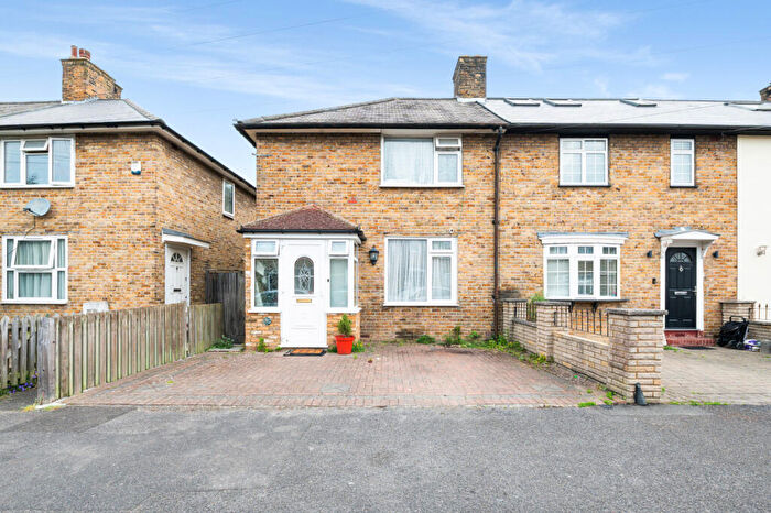 3 Bedroom End Of Terrace House For Sale In Hartland Road, Morden, SM4
