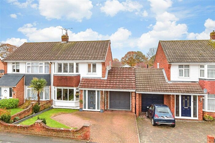 3 Bedroom Semi Detached House For Sale In Lynton Drive, Chatham, Kent, ME5