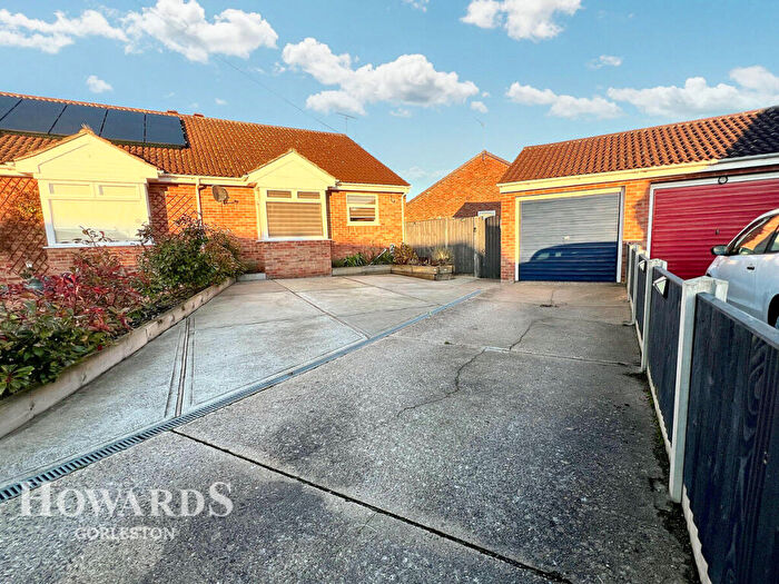 2 Bedroom Semi-Detached Bungalow For Sale In Flowerday Close, Hopton, NR31