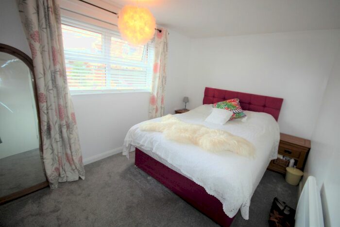 2 Bedroom End Of Terrace House To Rent In Hyrst Mews, York, YO31