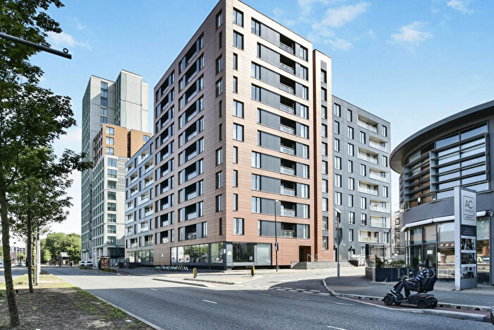 2 Bedroom Flat To Rent In Elmira Way, Salford, Greater Manchester, M5