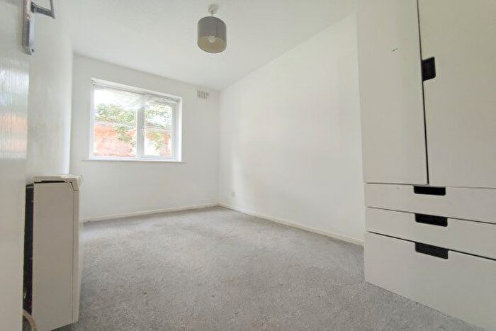 2 Bedroom Maisonette To Rent In Badgers Copse, Orpington, BR6