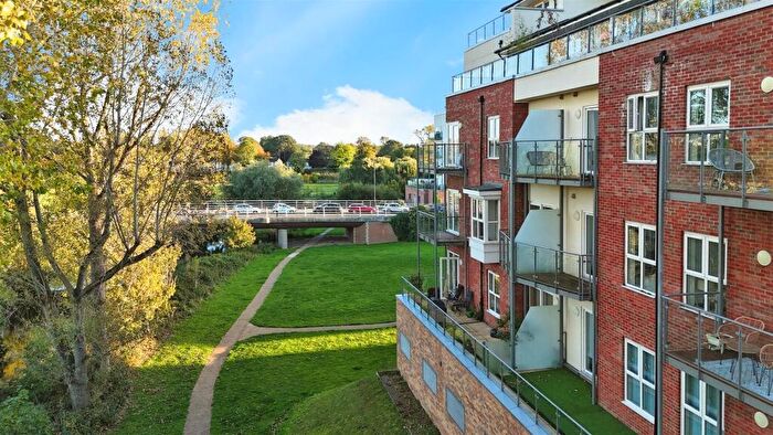 2 Bedroom Apartment For Sale In Kingfisher Close, Warwick, CV34