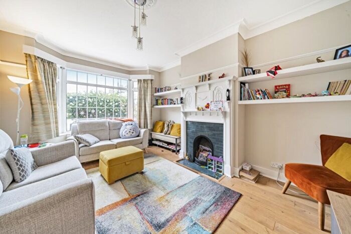 4 Bedroom House To Rent In Lynmouth Road, East Finchley, London, N2