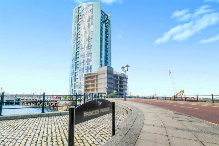 2 Bedroom Apartment To Rent In Alexandra Tower, Princes Dock, L3